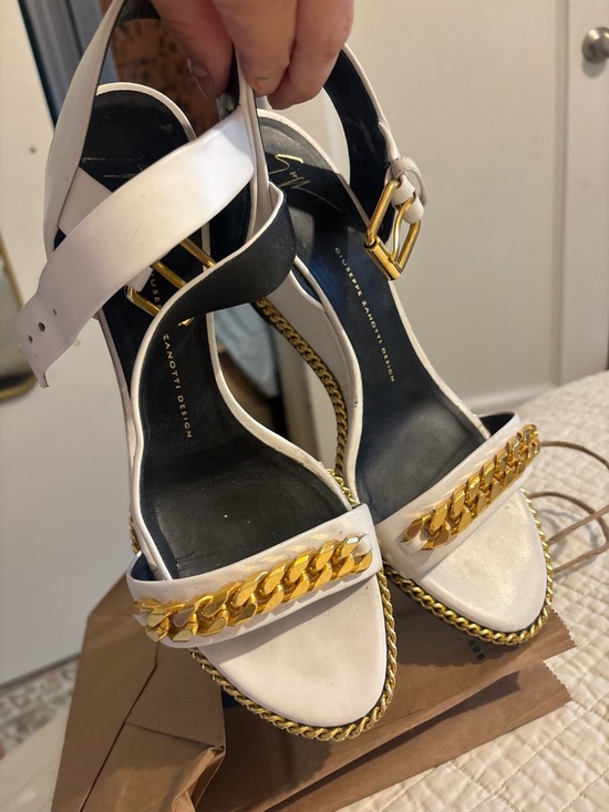 Giuseppe Zanotti Shoes - Giuseppe Zanotti White Leather Sandals with Gold Chain Trim